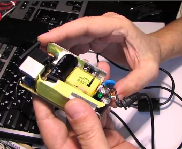 Ремонт блоков питания ноутбуков в Лотошино