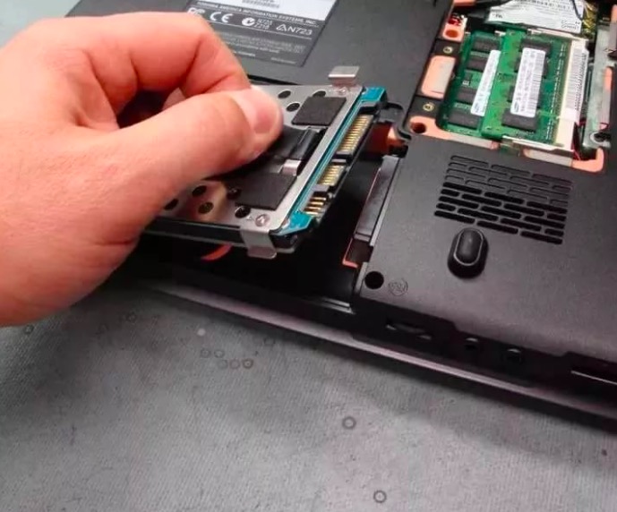 Замена жесткого диска на ноутбуке в Лотошино